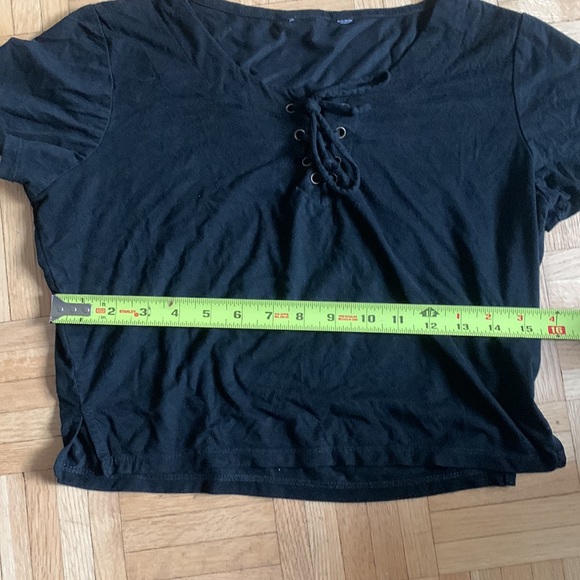 • Black Crop Top • - Picture 5 of 10